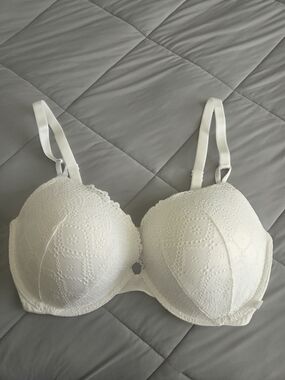 Victoria's Secret Push Up White Lace Bra with Underwire Support |38ddd